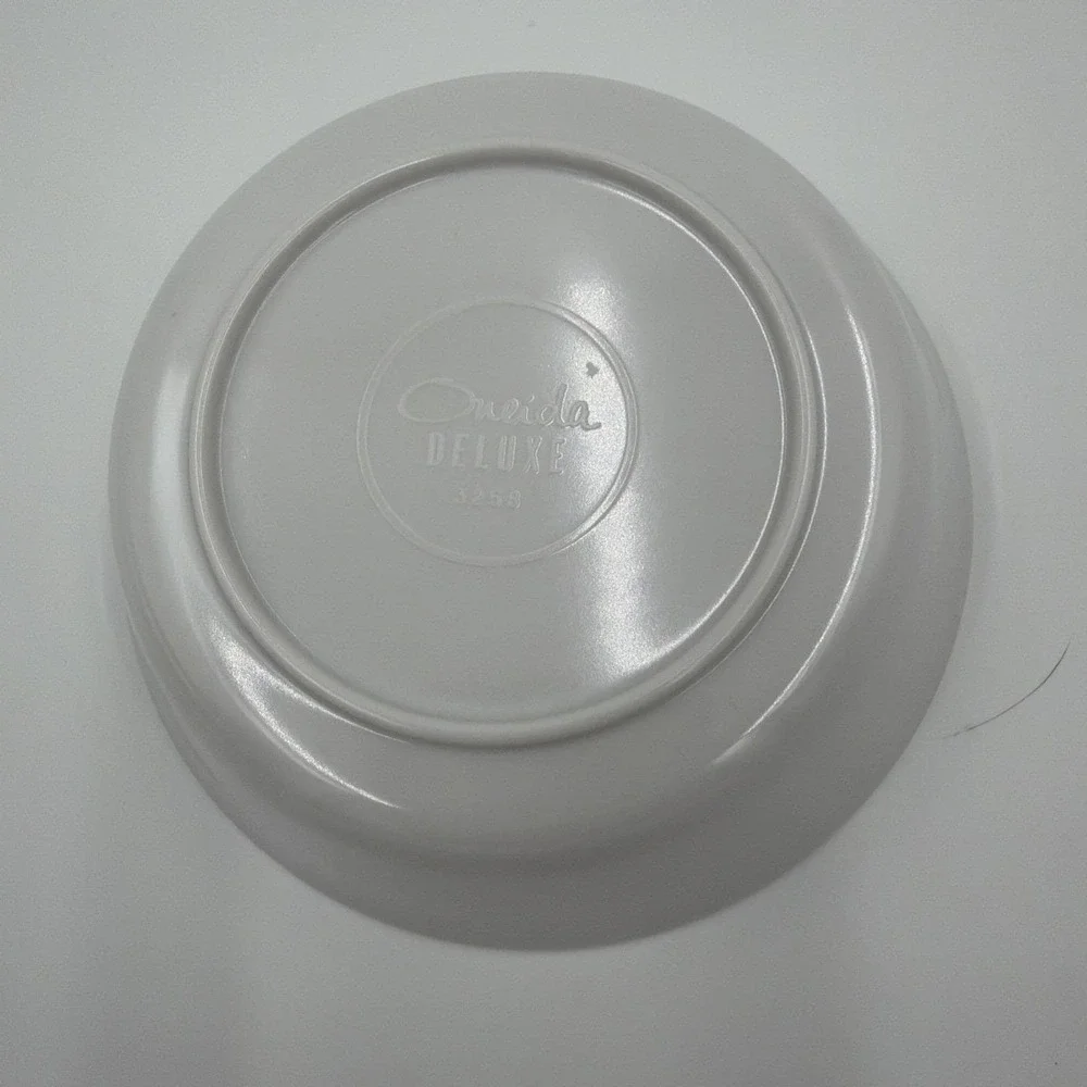 Vintage‎ Oneida Deluxe Raggedy Ann and Andy Melamine Bowl 1969 White 3258 5in